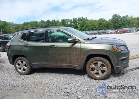 2017 Jeep Compass Latitude 4X4 из США, поврежденный, VIN 3C4NJDBBXHT664409